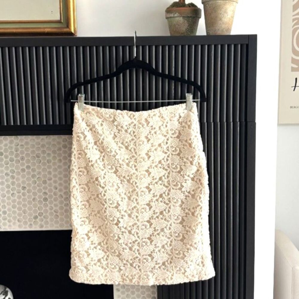 Talbots Cream Floral Guipure Lace Pencil Skirt Size 2 Lined Elegant Coquette